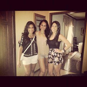 Meet your Posher, Mona